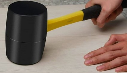 آزمون مقاومت کاشی در برابر ضربه چکش لاستیکی